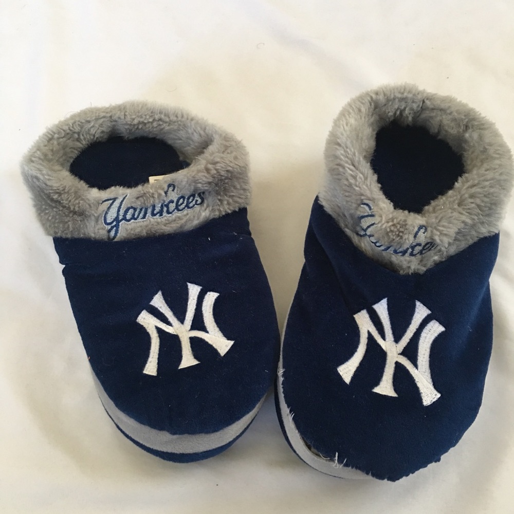 NY Yankee house slippers